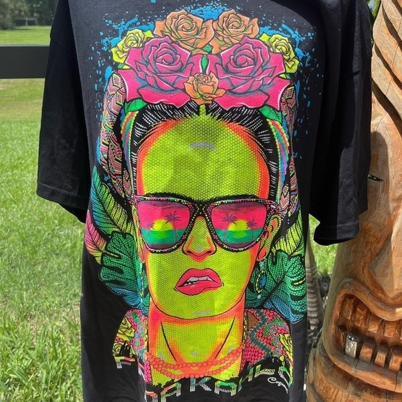 Frida T-shirts,Handmade Serigraphy Tshirt Artisanal Designs, Glow - Picture 10 of 10